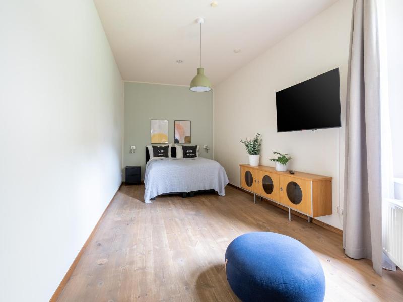 Economy Suite image 2