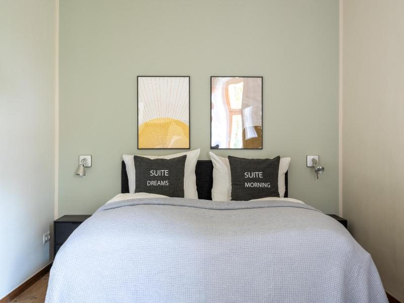 Economy Suite image 1