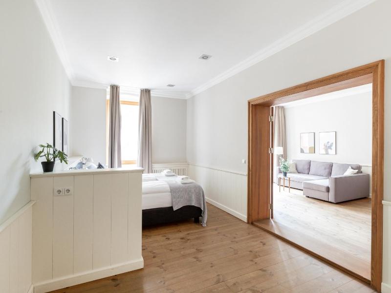 Suite with separate kitchen image 3