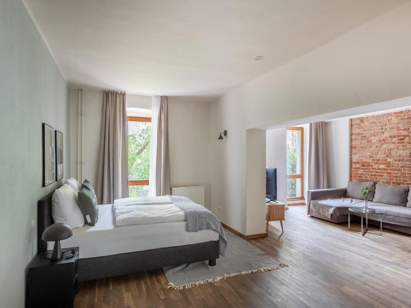 Suite with separate kitchen image 2