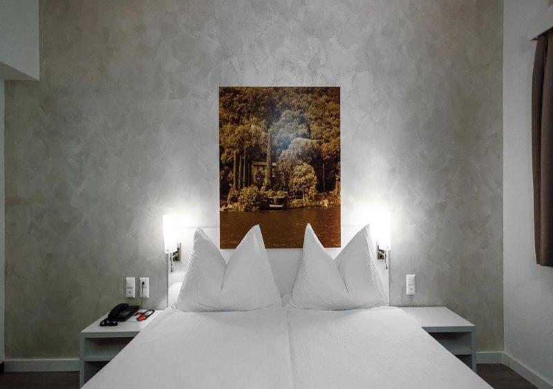 Standard Twin Room image 1