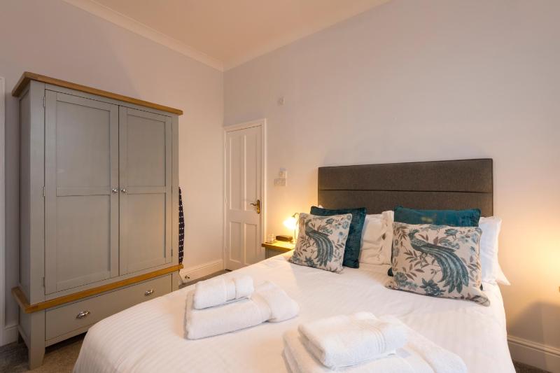 Standard Double Room image 3