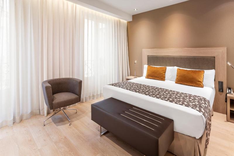 Double or Twin Room image 3