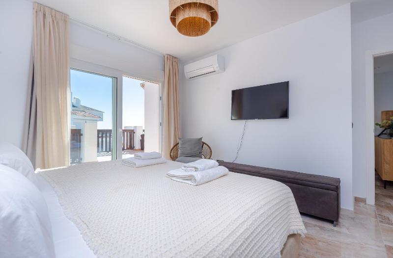 Heavenly Views from Frontline Penthouse - image 19