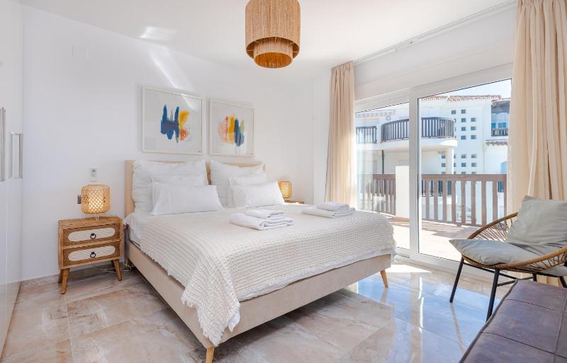 Heavenly Views from Frontline Penthouse - image 2