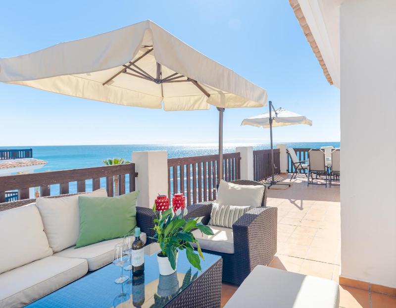 Heavenly Views from Frontline Penthouse - image 8