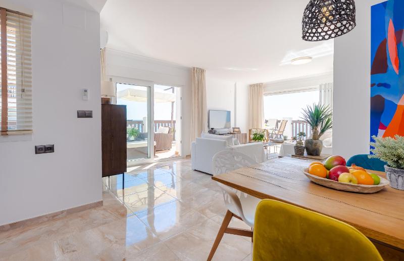 Heavenly Views from Frontline Penthouse - image 4