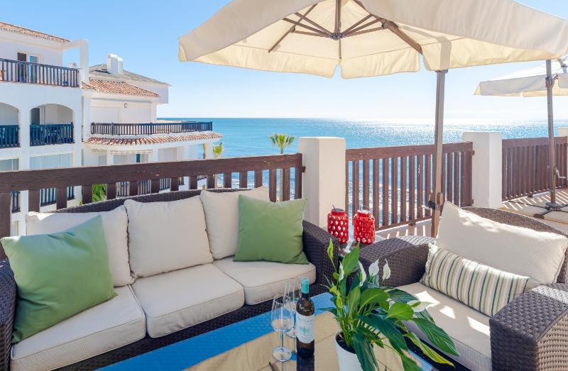 Heavenly Views from Frontline Penthouse - image 25