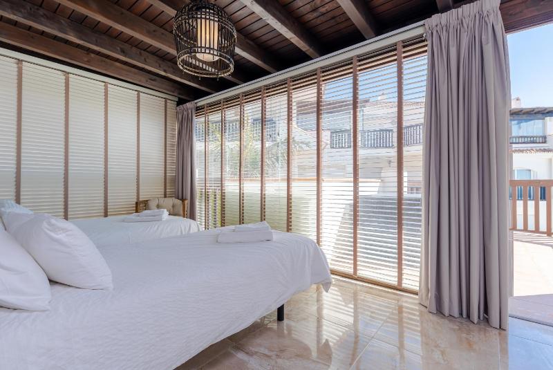 Heavenly Views from Frontline Penthouse - image 10