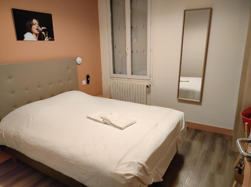 Double Room image 2