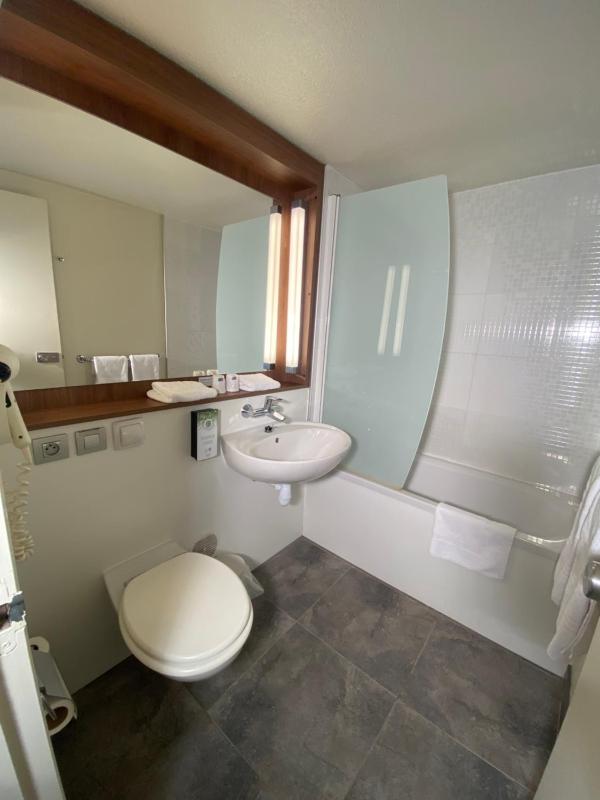 Double Room image 4