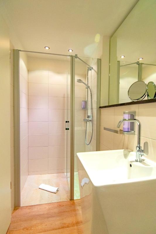 Double Room image 3