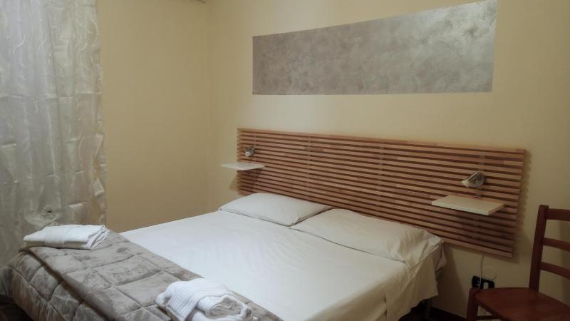 Single Room image 3