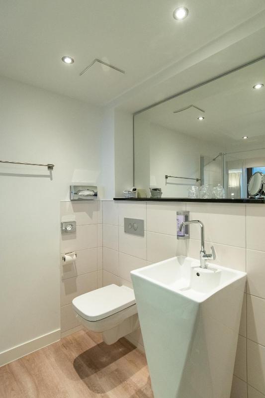 Double Room with Sea View image 2