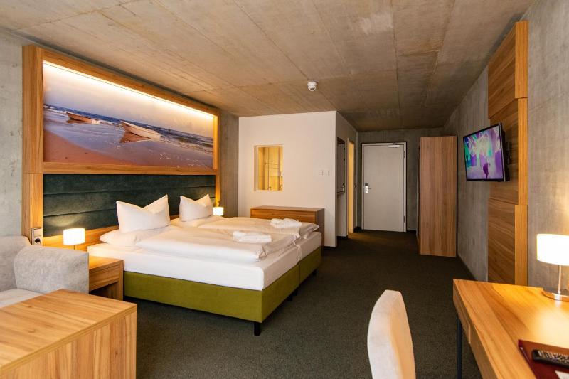 Double or Twin Room with Partial Sea View image 4