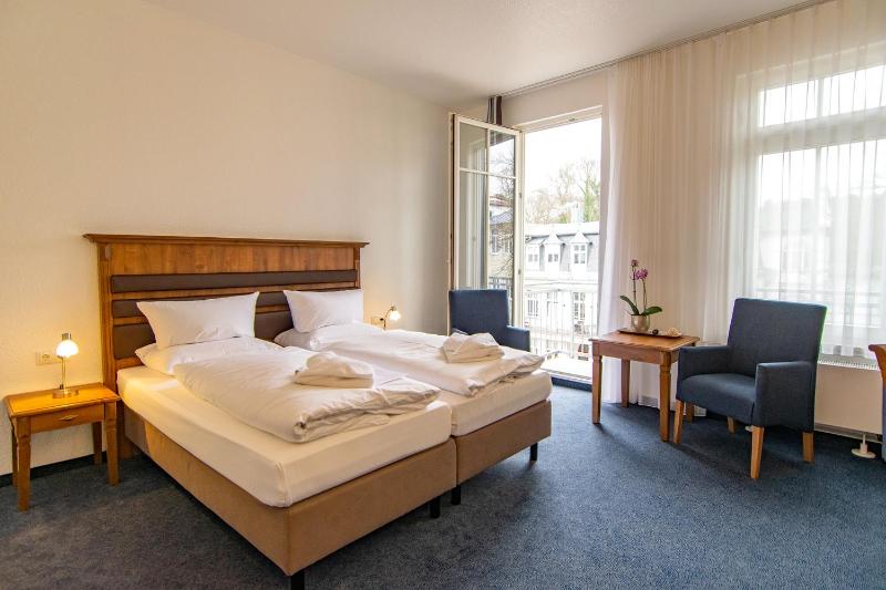 Double Room with Balcony image 3