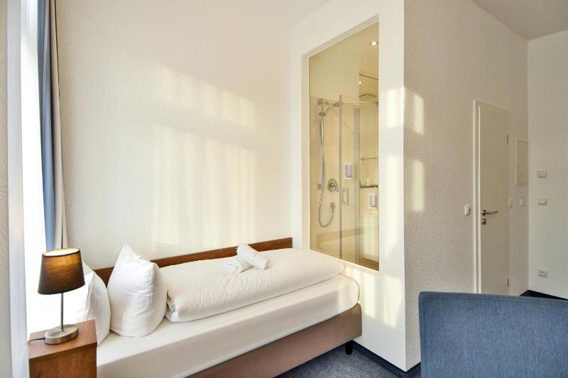 Single Room image 2