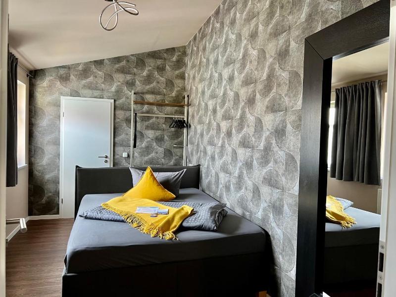 Small Double Room image 1