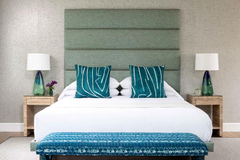 One-Bedroom Suite image 4
