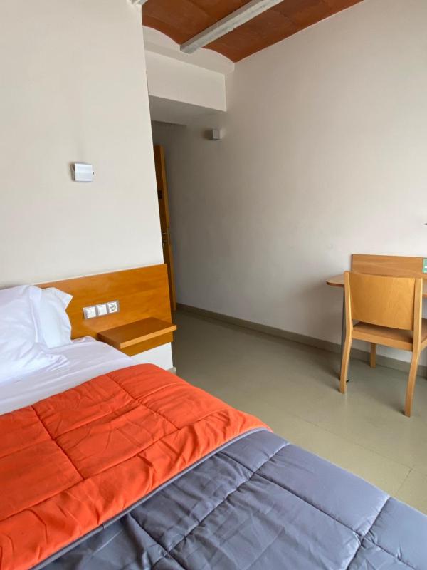 Single Room image 4