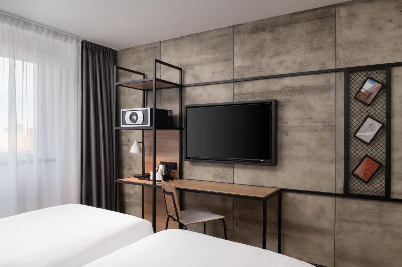 Newly Refurbished - Standard Twin Room image 4