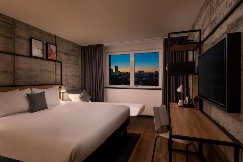 Superior Family Room with One Queen Bed and Sofa Bed image 4