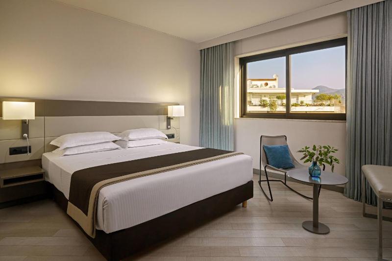 Junior Suite with City View image 3