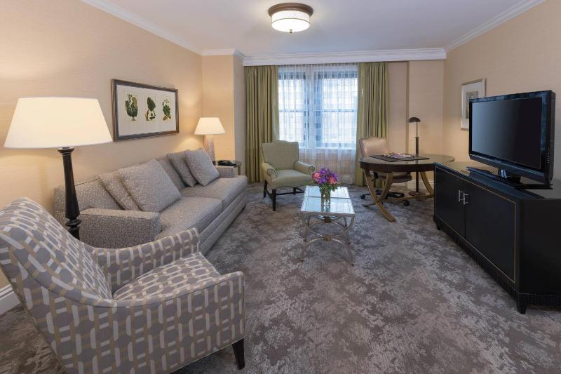 King Suite with Sofa Bed image 4