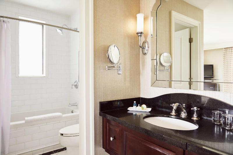 King Suite with Sofa Bed image 4