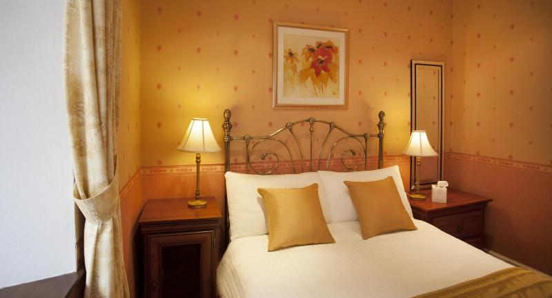 Double Room with Private Bathroom image 3