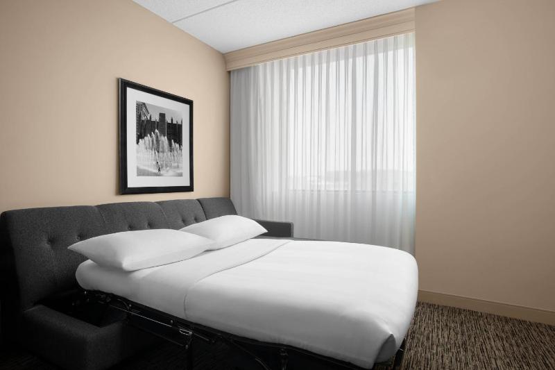 King Room with Sofa Bed image 4