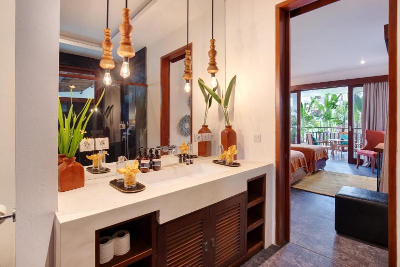 You think you know Canggu - Think again! Stunning LARGE LUXXE 7bed Villa - image 6