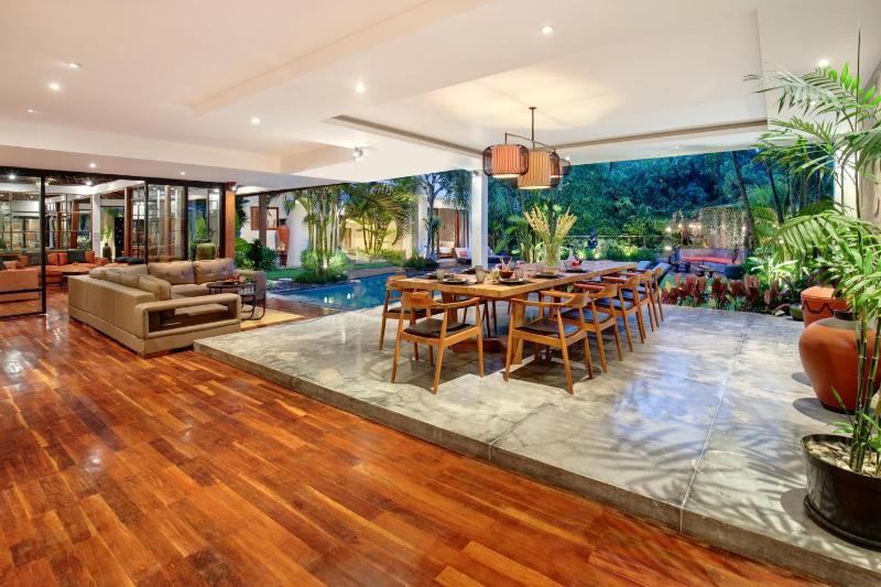You think you know Canggu - Think again! Stunning LARGE LUXXE 7bed Villa - image 23