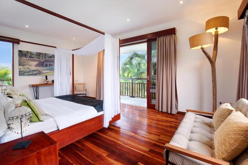 You think you know Canggu - Think again! Stunning LARGE LUXXE 7bed Villa - image 37