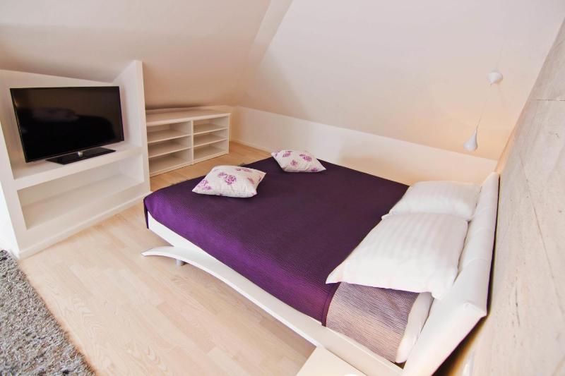 Deluxe Quadruple Room image 2