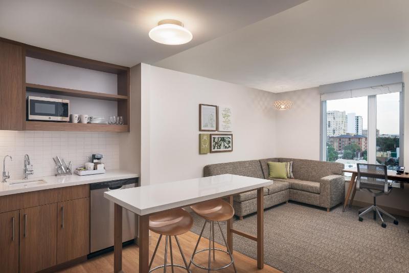 1 Bedroom Suite, 1 King, Sofa bed image 4