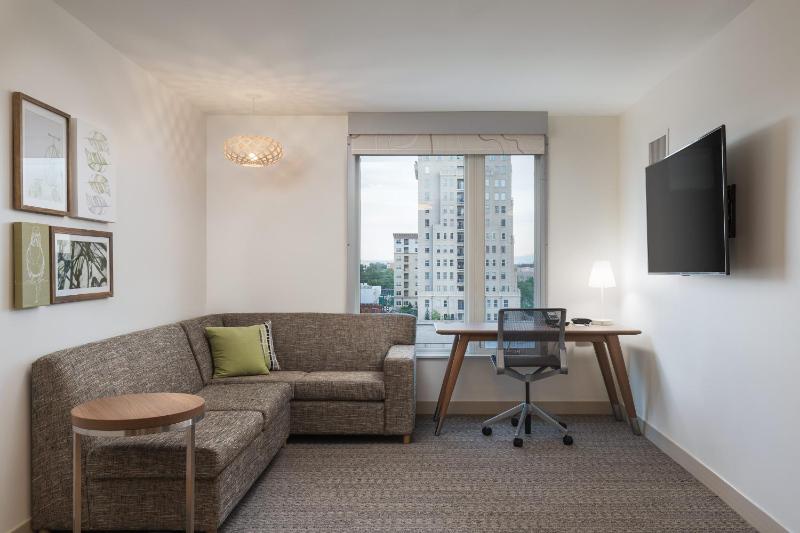 1 Bedroom Suite, 1 King, Sofa bed image 3