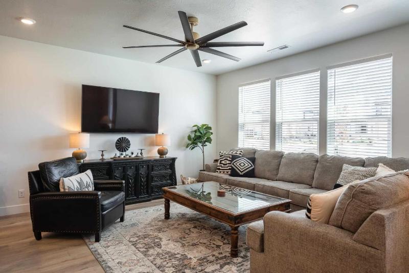 Four-Bedroom Holiday Home image 1