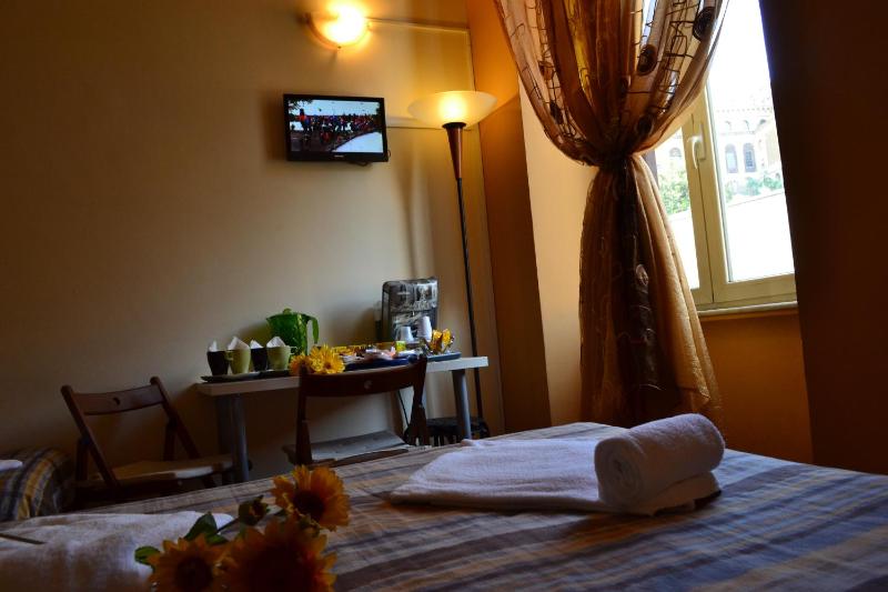 Quadruple Room image 3