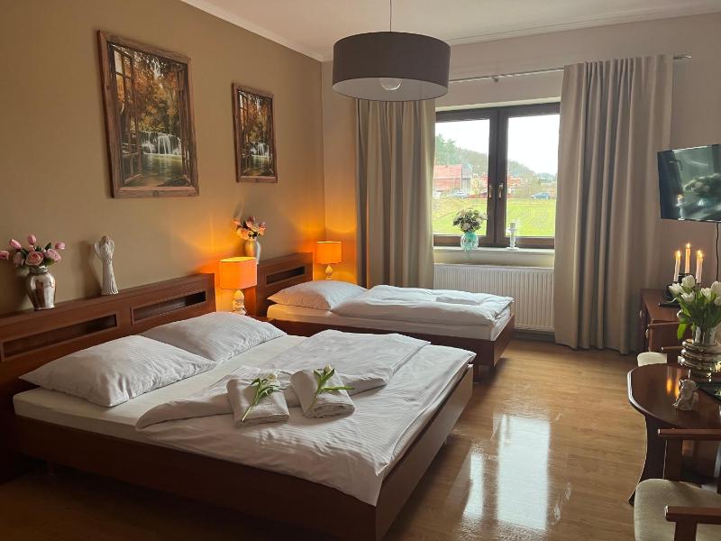 Large Double or Twin Room image 4