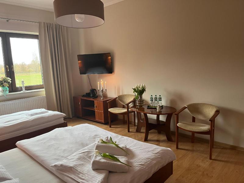 Large Double or Twin Room image 3
