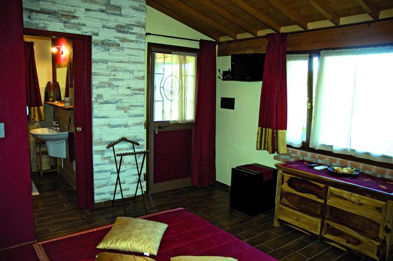 King Room with Pool View image 2