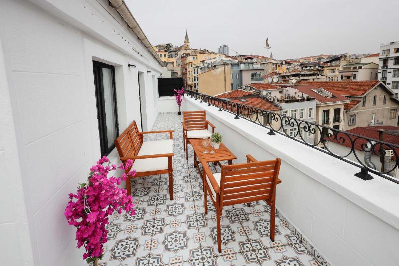 Suite with Terrace image 3
