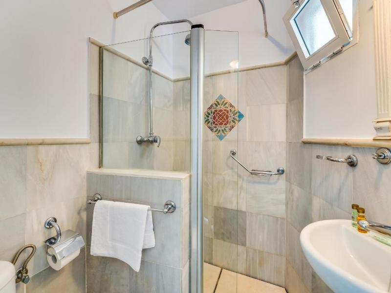 Puerto Banús Dreamed Villa Monelos - image 10