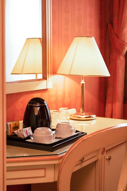 Classic Double or Twin Room image 4