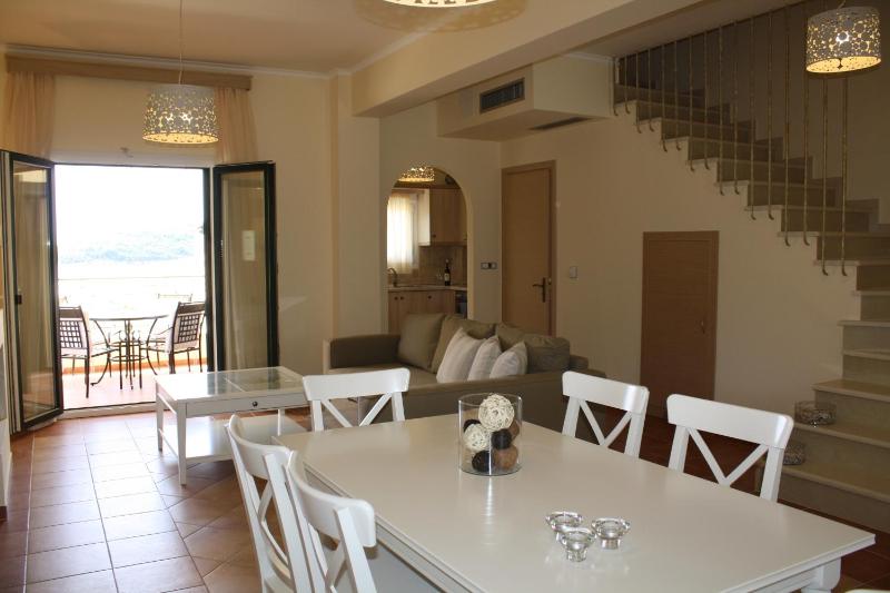 Split Level Apartment with Sea View  image 2