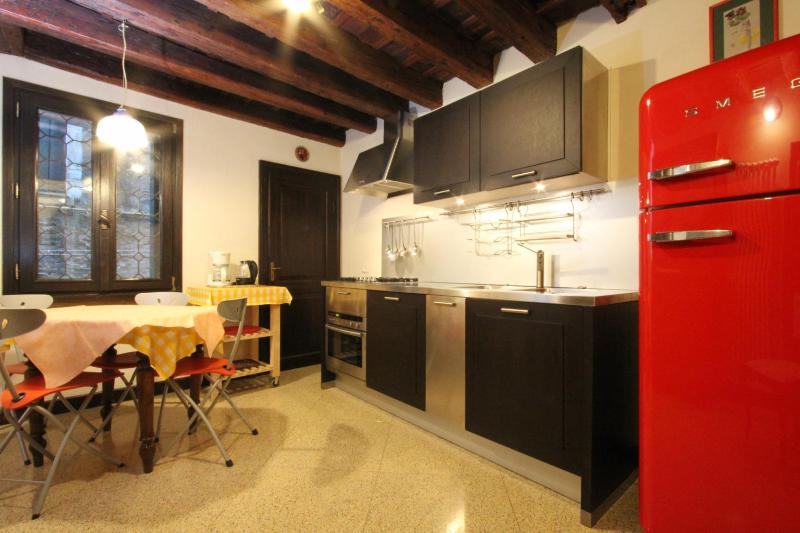 One-Bedroom Apartment image 3
