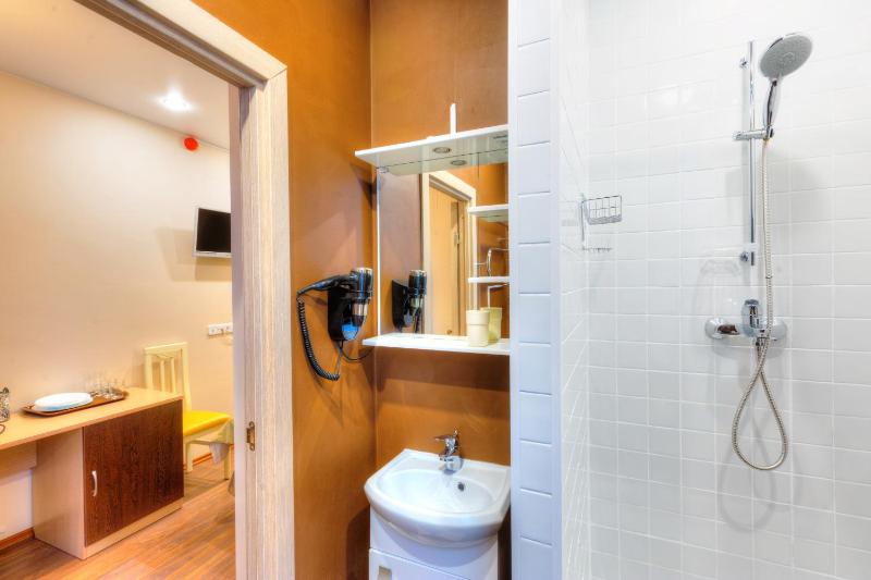 Standard Twin Room image 2