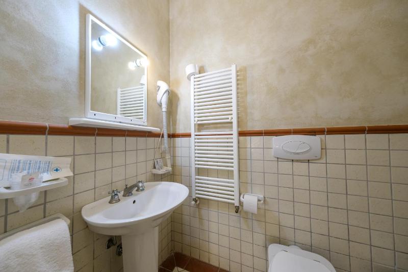 Budget Double or Twin Room image 3