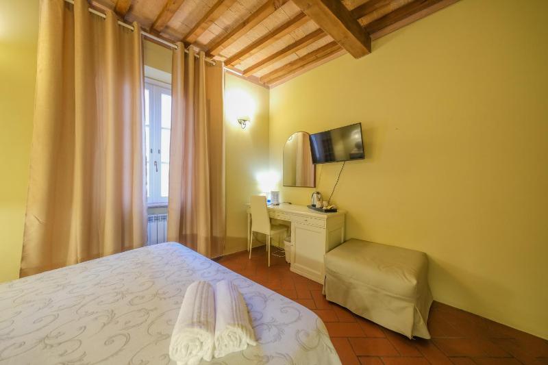 Standard Double Room image 4
